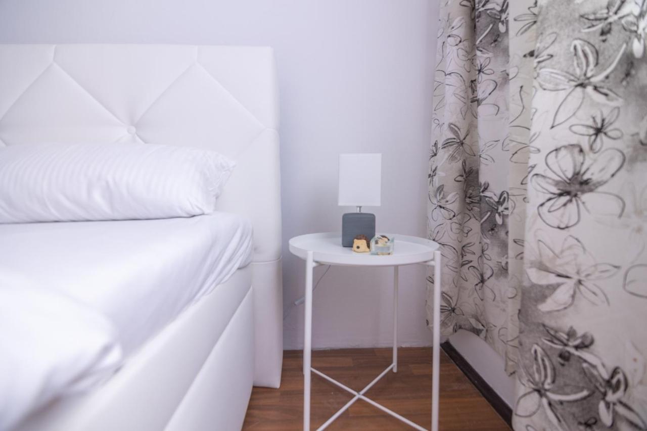 Southern Living By Jr City - Visit & Shop In Vosendorf Apartment Wien