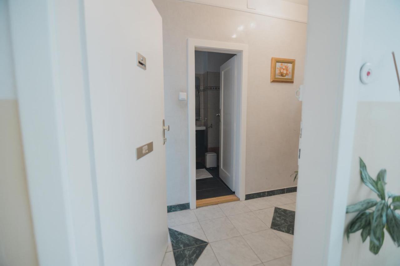 Southern Living By Jr City - Visit & Shop In Vosendorf Apartment Wien